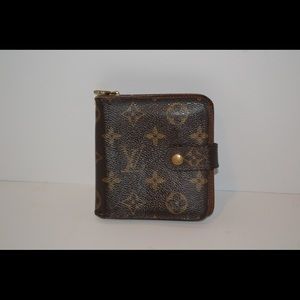Louis Vuitton zippy wallet